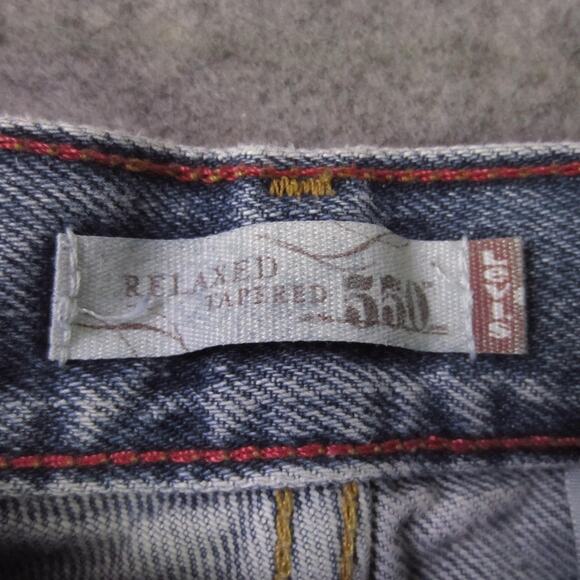 Levi's 550 Jeans Womens 16 Blue Relaxed Tapered Leg High Rise Denim Light Wash - Picture 2 of 9